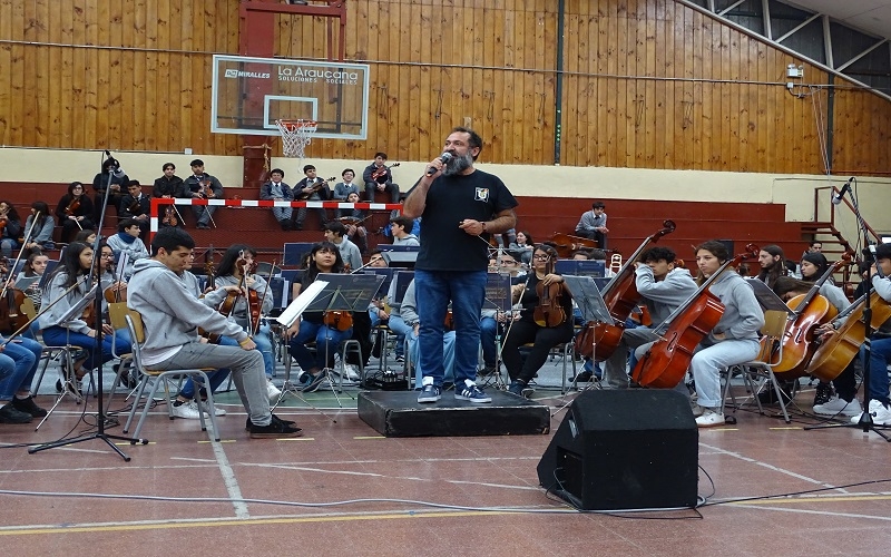Orquesta Sinfónica Juvenil &quot; Jorge Peña Hen&quot; de la ciudad de La Serena, realiza presentación en nuestro colegio.