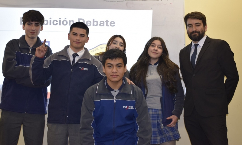 Exhibición de debate se realizó en nuestro colegio