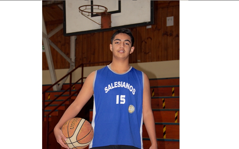 Daniel Cárdenas, el estudiante de nuestro colegio que se convirtió en preseleccionado chileno de baloncesto.